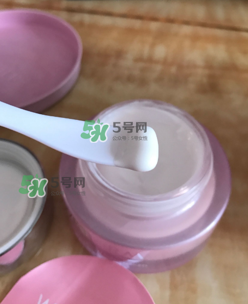 溫碧泉素顏霜好用嗎？溫碧泉素顏霜多少錢？