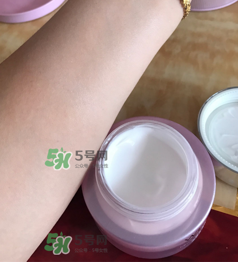溫碧泉素顏霜好用嗎？溫碧泉素顏霜多少錢？