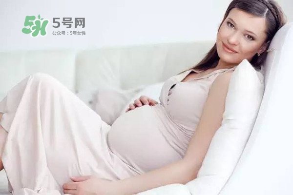 孕期肚皮癢是怎么回事？妊娠紋癢怎么辦？