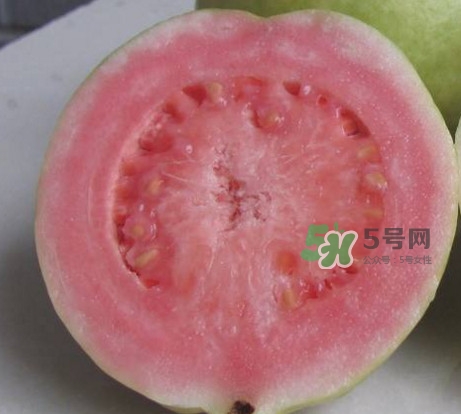 芭樂中間的籽可以吃嗎？芭樂榨汁籽要去嗎