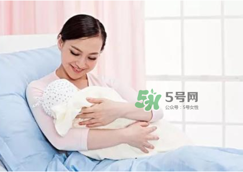 8月份坐月子穿什么衣服？八月份坐月子穿什么鞋？
