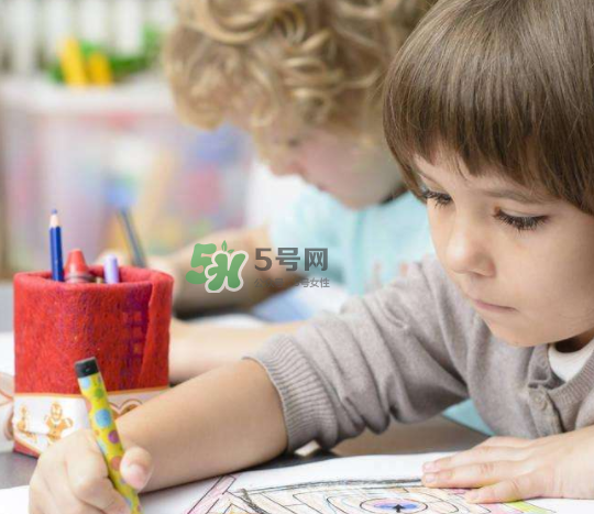 暑假孩子不寫(xiě)作業(yè)怎么辦？暑假不想寫(xiě)作業(yè)怎么教育？