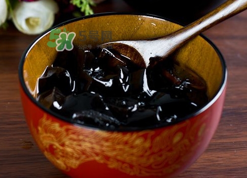仙草凍怎么吃？仙草粉做的仙草凍怎么會有點苦