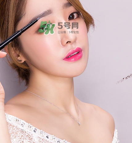 云皙眉筆怎么樣？云皙眉筆和rozo哪個(gè)好？