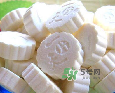 牛初乳咀嚼片是鈣片嗎？牛初乳咀嚼片和鈣片的區(qū)別