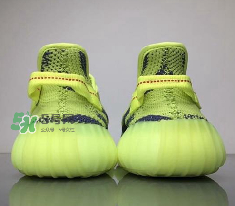 adidas yeezy boost 350 v2黃斑馬是夜光的嗎？