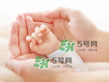 坐月子要穿內(nèi)衣嗎？坐月子不穿內(nèi)衣胸會(huì)下垂嗎？
