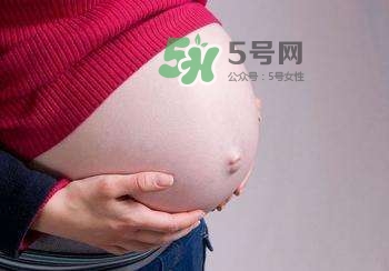 孕期可以蹲著上廁所嗎？孕期上廁所會(huì)壓到寶寶嗎？