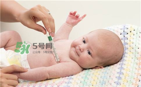 新手爸媽必看，七天教小嬰兒戒夜奶一覺到天亮