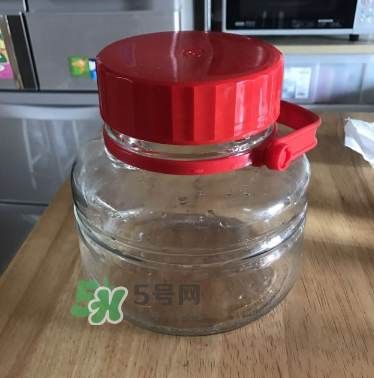 自制青梅酒的做法 青梅酒泡多久可以喝？