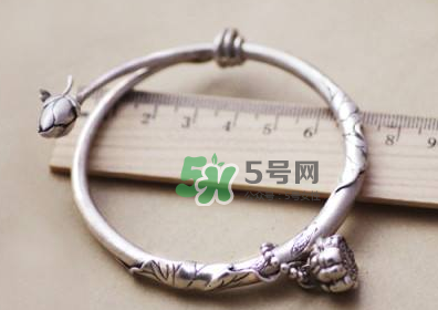 銀手鐲可以用牙膏洗嗎？銀手鐲可以用什么洗？
