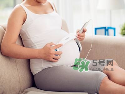 音樂胎教是媽媽聽還是放在肚子上？胎教音樂有哪些？