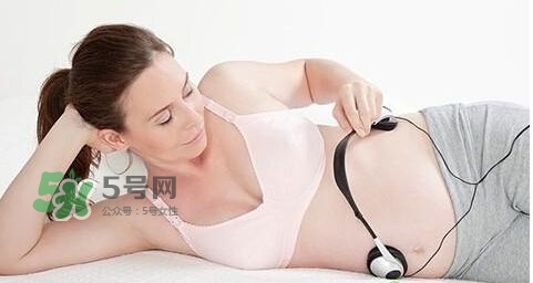 音樂胎教是媽媽聽還是放在肚子上？胎教音樂有哪些？