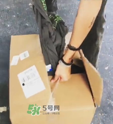 off white awge演唱會(huì)限定長(zhǎng)袖t怎么買(mǎi)_在哪買(mǎi)？