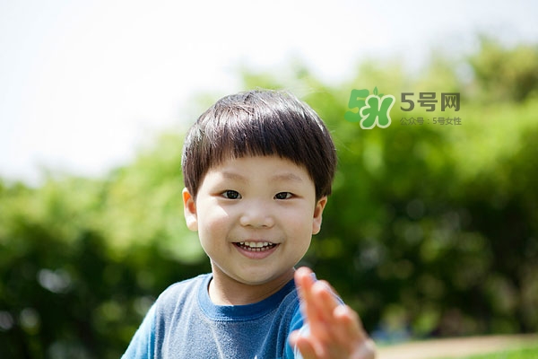 3個(gè)月寶寶每天睡覺(jué)十多個(gè)小時(shí)正常嗎