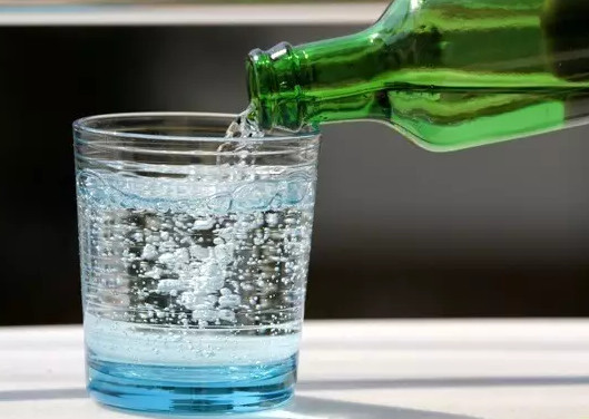 蘇打水是碳酸飲料嗎？蘇打水和碳酸飲料的區(qū)別