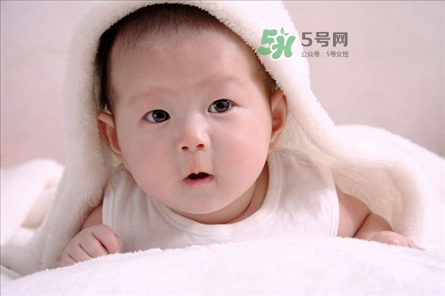 3個(gè)月寶寶每天睡覺(jué)十多個(gè)小時(shí)正常嗎