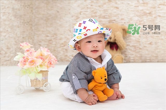 3個(gè)月寶寶每天睡覺(jué)十多個(gè)小時(shí)正常嗎