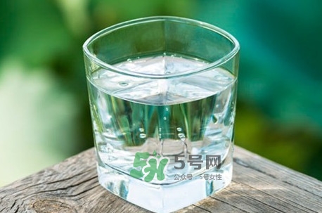 蘇打水什么時(shí)候喝最好？蘇打水什么人不能喝