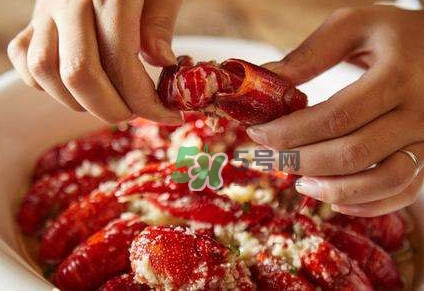 吃小龍蝦什么會(huì)得橫紋肌溶解癥？橫紋肌溶解癥嚴(yán)重嗎