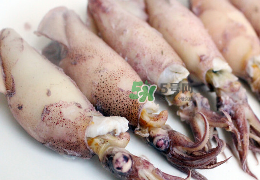 魷魚仔怎么清洗圖解？小魷魚怎么清洗？
