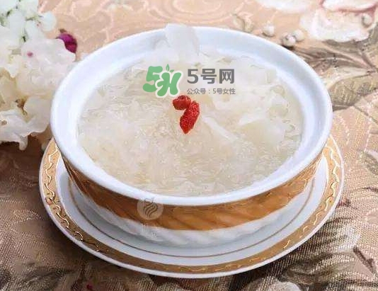 燕窩和銀耳的功效一樣嗎？燕窩和銀耳的區(qū)別？