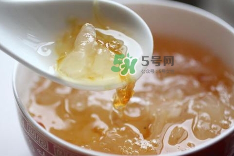 燕窩和銀耳的功效一樣嗎？燕窩和銀耳的區(qū)別？