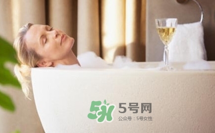 洗澡到底先洗身還是先洗頭？洗澡的正確順序是怎樣的