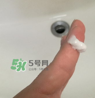 一葉子補(bǔ)水潔面乳怎么樣？一葉子補(bǔ)水洗面奶好用嗎？