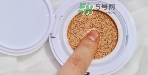 蘭蔻小粉盒氣墊怎么樣？蘭蔻小粉盒氣墊好用嗎