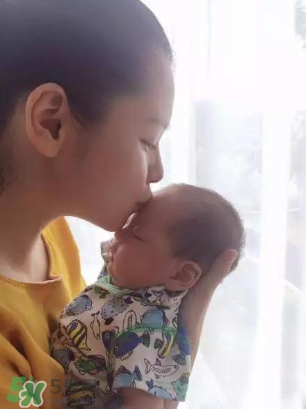 生孩子會(huì)遇到尷尬的事情有哪些？生孩子會(huì)變老嗎？