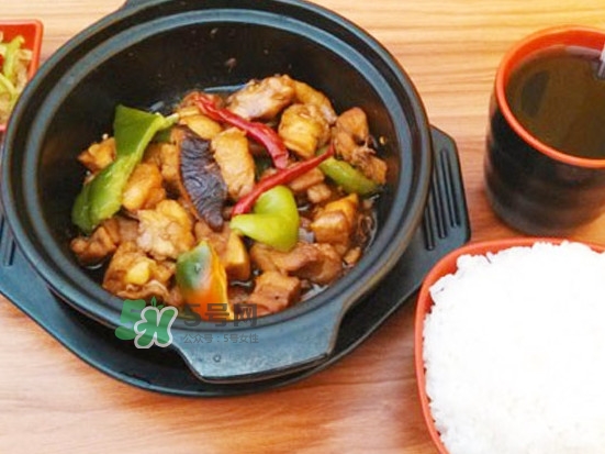 黃燜雞米飯多少錢(qián)一份？黃燜雞米飯?zhí)攸c(diǎn)是什么