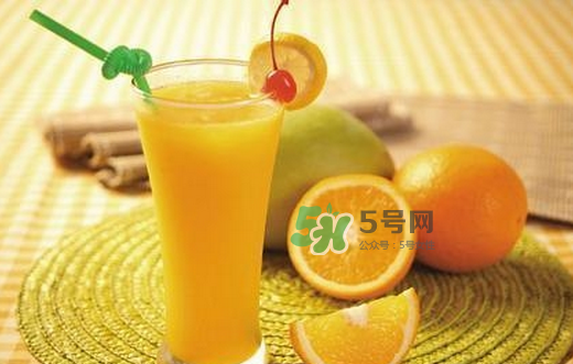吃橙子和喝橙汁的區(qū)別 哪種更營養(yǎng)？
