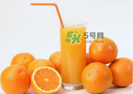 吃橙子和喝橙汁的區(qū)別 哪種更營養(yǎng)？