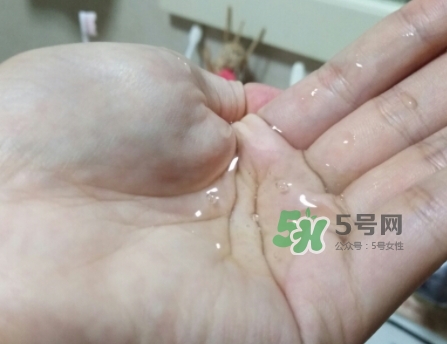 御泥坊水潤茶萃微囊黑面膜怎么用？