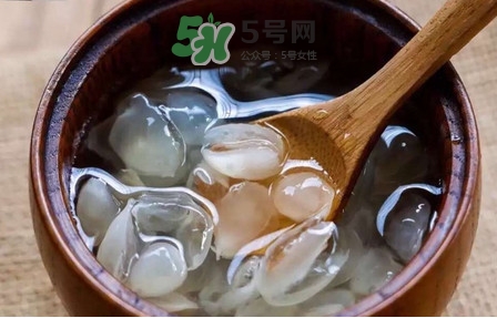 泡皂角米的水要倒掉嗎？泡皂角米的水有什么作用