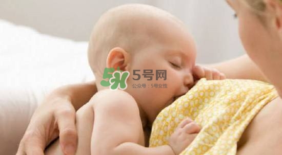 塞奶了有硬塊怎么辦？塞奶要熱敷還是冷敷？