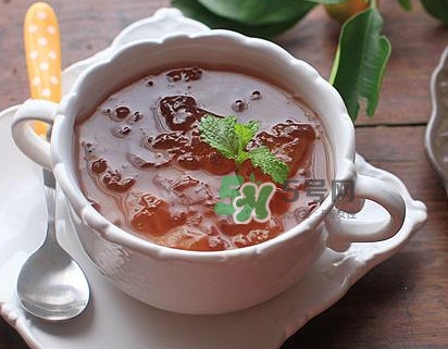 煮桃膠放冰糖還是紅糖？桃膠放鍋里要煮多久能吃
