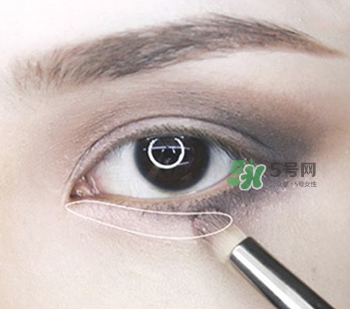 煙熏妝怎么畫？煙熏妝的畫法步驟圖解