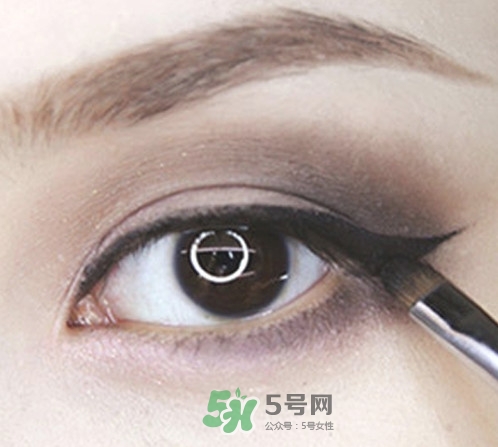 煙熏妝怎么畫？煙熏妝的畫法步驟圖解