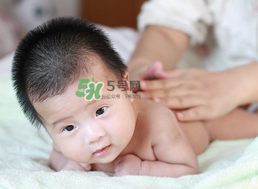 寶寶用爽身粉有危害嗎？爽身粉對寶寶有什么危害？