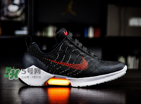 nike hyperadapt 1.0怎么充電？耐克自動系鞋帶鞋要充電嗎？