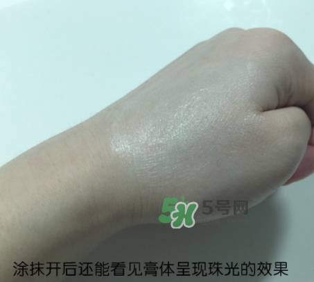 hr黑繃帶對痘痘有用嗎？赫蓮娜黑繃帶面霜使用心得