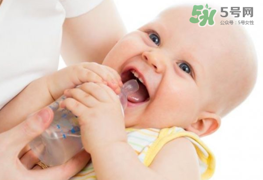 母乳和奶粉能混在一起吃嗎？母乳和奶粉混合喂養(yǎng)好嗎？