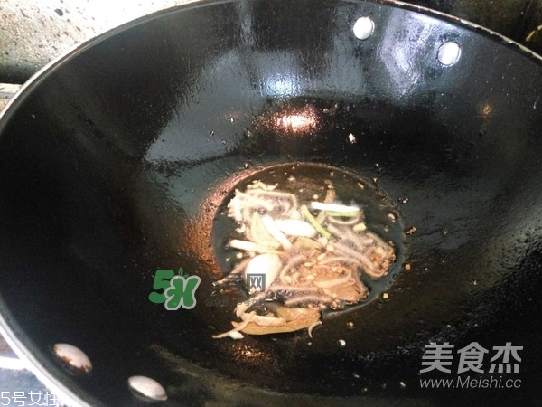 金鯧魚是海魚嗎？金鯧魚的刺多嗎？