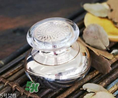 夢詩麗天璽瓊珍玉顏膏怎么樣？夢詩麗天璽膏有激素嗎？