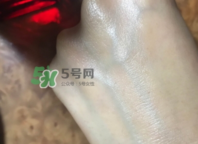 資生堂紅色蜜露是水還是精華？資生堂紅色蜜露是爽膚水嗎