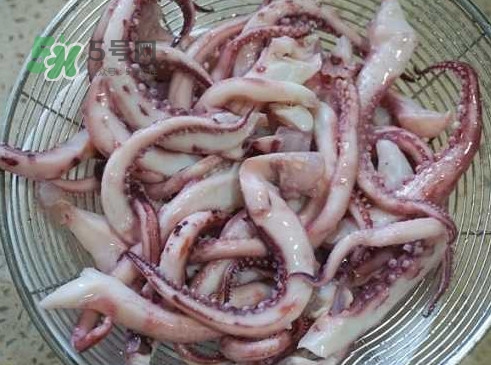 焯魷魚是冷水還是開水？魷魚為什么要焯水