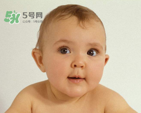 寶寶近視有什么癥狀？寶寶近視有什么表現(xiàn)？