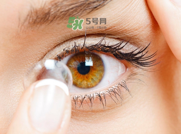 隱形眼鏡日拋是什么意思？隱形眼鏡干了泡開還能用嗎